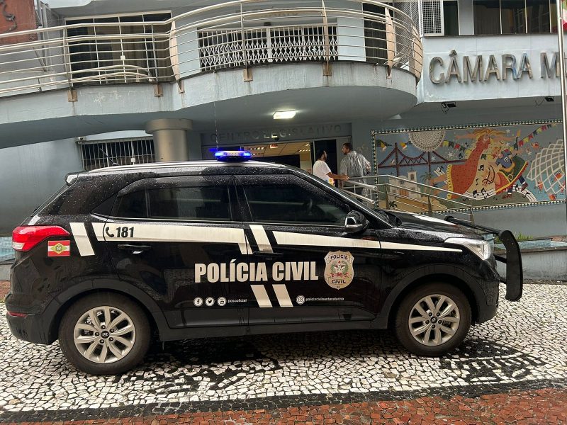 Opera&ccedil;&atilde;o policial na C&acirc;mara de Vereadores de Florian&oacute;polis pegou presidente de surpresa – Foto: Divulga&ccedil;&atilde;o/ND