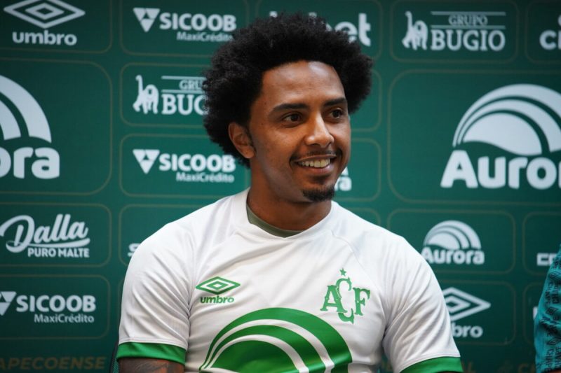 Osman deixa Chapecoense 