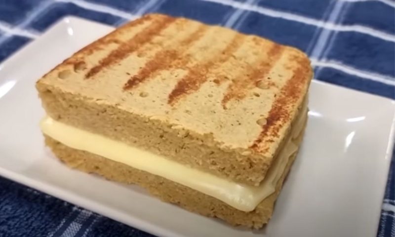 Pão de banana recheado com queijo, mas o recheio quem faz é que decide