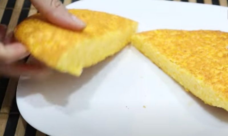 Pão de frigideira fica delicioso e pode levar o recheio que for do gosto de quem faz