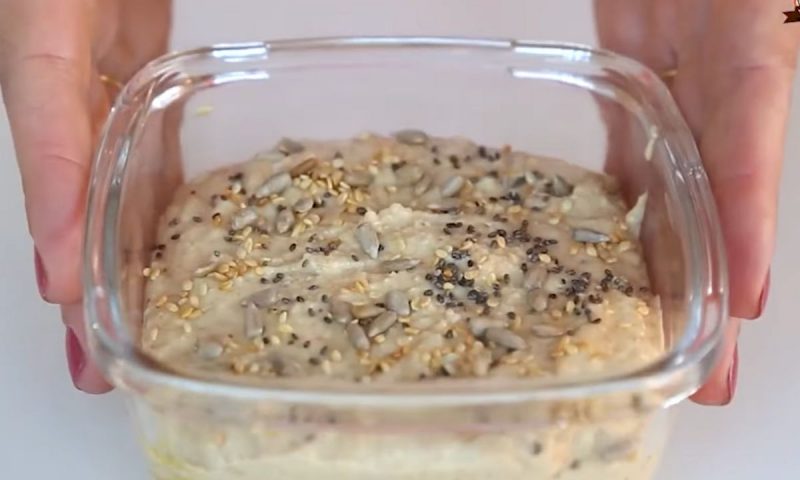 Massa leva ingredientes que v&atilde;o ser misturados no liquidificador – Foto: Reprodu&ccedil;&atilde;o