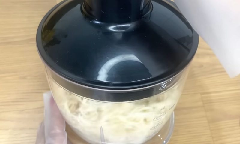 Triturador ou liquidificador: frango vira farinha – Foto: Reprodu&ccedil;&atilde;o