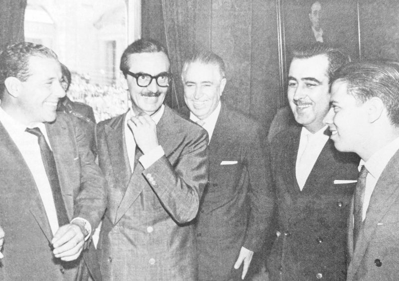Da esquerda para a direita: o vice-presidente Jo&atilde;o Goulart, o presidente J&acirc;nio Quadros e Paulo da Costa Ramos no Pal&aacute;cio Cruz e Souza em foto de 1961 – Foto: Arquivo pessoal