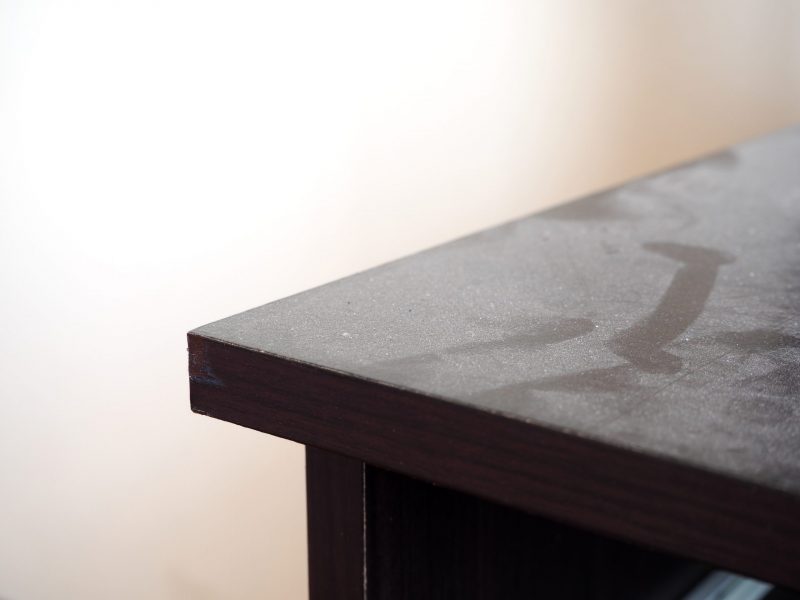 Poeira fica acumulada mesmo depois da faxina