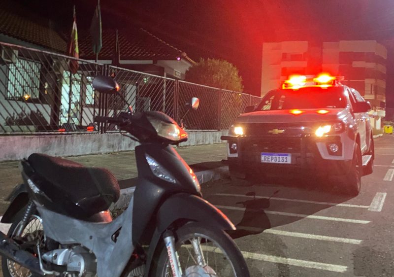 O proprietário descobriu o furto só após a polícia recuperar o veículo. 