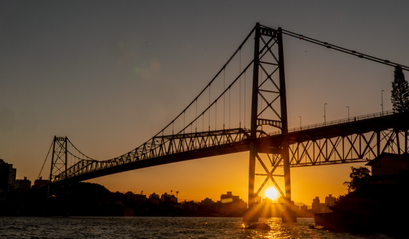 Vista da ponte de Florianópolis que liga a Ilha ao Continente