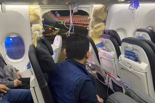 No momento do incidente, o avi&atilde;o estava a 4.975 metros de altura e, apesar do susto, ningu&eacute;m ficou ferido – Foto: Reprodu&ccedil;&atilde;o/Redes Sociais/ND