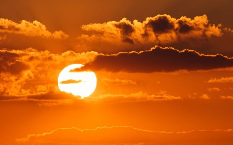 Imagem ilustrativa de sol quente para previsão do tempo