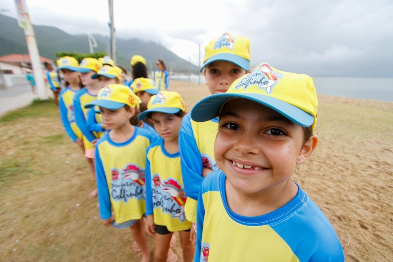 Iniciativa instruiu mais 196 crian&ccedil;as sobre ‘limites’ no mar, em Palho&ccedil;a – Foto: Leo Munhoz/ND