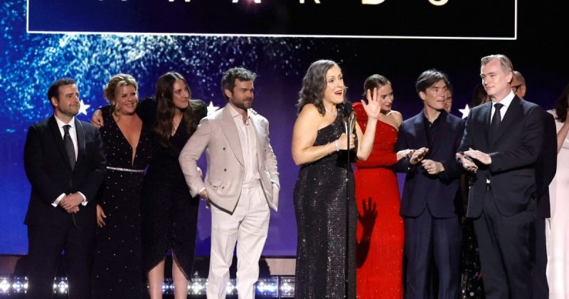 Atores comemoram sucesso de Oppenheimer no Critics Choice Awards 2024 -