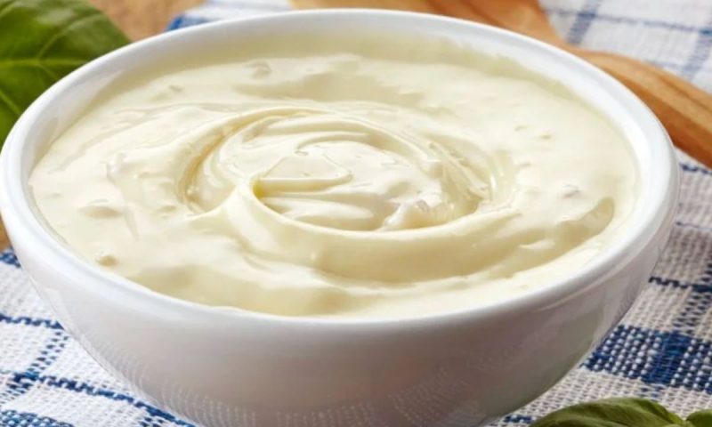 Requeijão caseiro leva apenas 2 ingredientes e é zero carboidrato