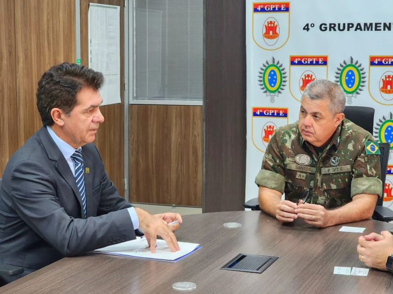 Prefeito Cl&eacute;sio Salvaro em reuni&atilde;o no Quartel-General Integrado do Comando Militar do Sul – Foto: Divulga&ccedil;&atilde;o/Redes Sociais/ND