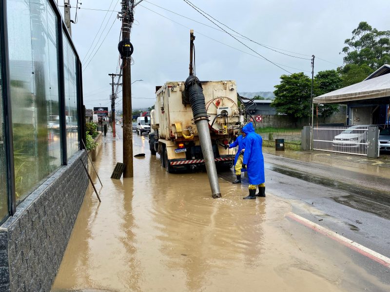 Ap&oacute;s alagamento, ruas de Rio do Sul come&ccedil;am a serem limpas – Foto: Prefeitura de Rio do Sul/ND