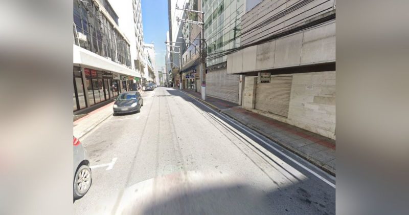 Agress&atilde;o aconteceu em 2022, na rua Felipe Schmidt, no bairro Centro – Foto: Google Street View/Divulga&ccedil;&atilde;o/ND