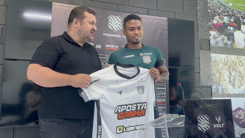Ruan Levine &eacute; apresentado como novo refor&ccedil;o do Figueirense – Foto: Ian Sell/ND
