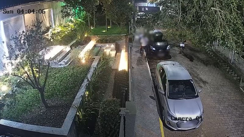 Câmeras e segurança registraram o suspeito abandonando o carro logo após o crime; segundo a Polícia Civil, ele atropelou as vítimas intencionalmente 