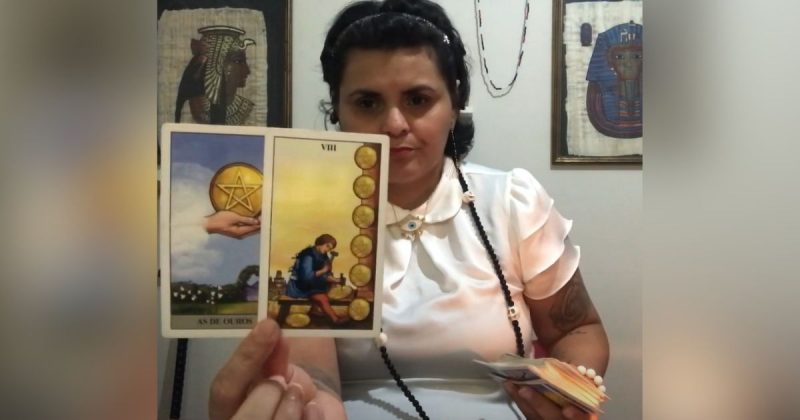 A tar&oacute;loga explica qual o futuro da pol&iacute;tica mundial – Foto: Rosas da Lua/Youtube/Reprodu&ccedil;&atilde;o/ND