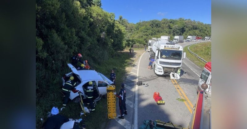 A colis&atilde;o aconteceu no acesso &agrave; Serra catarinense, no km 64 – Foto: CBMSC/Divulga&ccedil;&atilde;o/ND