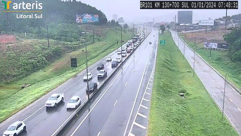 Imagem mostra muito movimento na BR-101 – Foto: Arteris