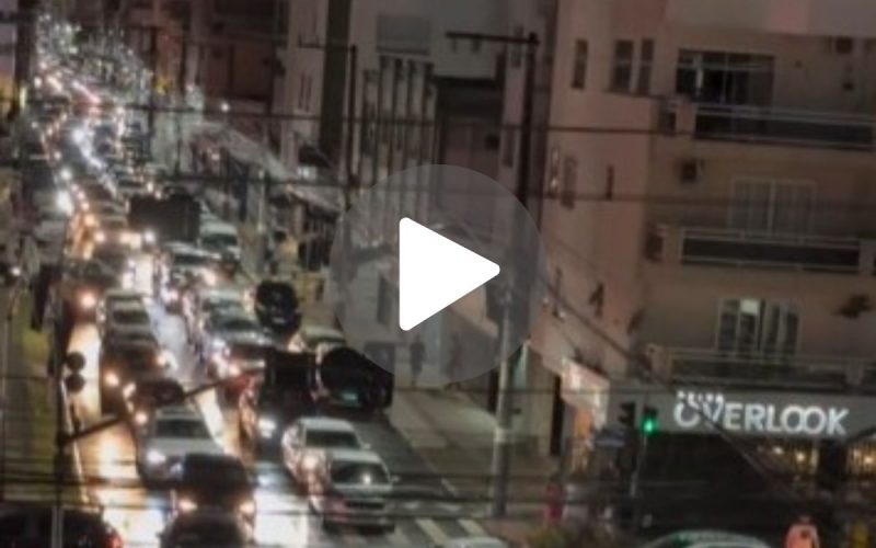 Frame de vídeo mostrando trânsito na rua 1500, em Balneário Camboriú