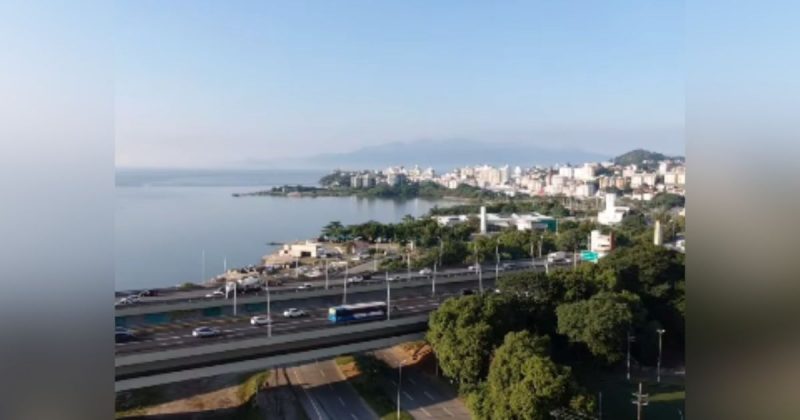 Imagem do trânsito nas pontes Pedro Ivo Campos e Colombo Salles