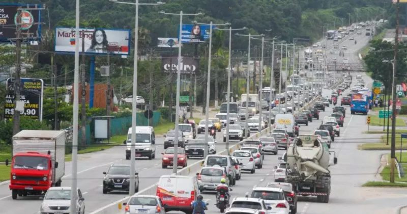 Trânsito apresentou lentidão na rodovia SC-401 desde Santo Antônio até as imediações do bairro João Paulo