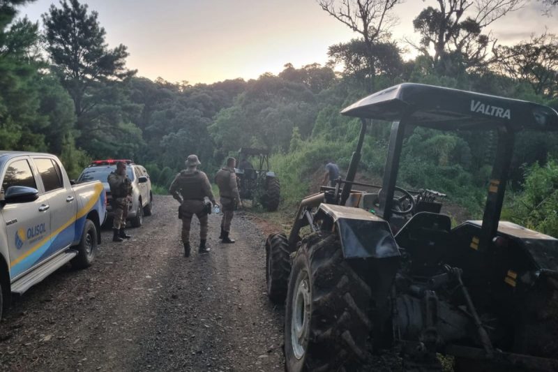 Três tratores foram roubados pelos assaltantes