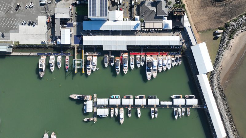 Imagem aérea da Marina de Itajaí onde lanchas e iates ficam "guardados"