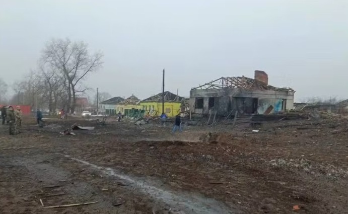 Acidentalmente, Rússia bombardeia vila de Petropavlovka, no próprio território