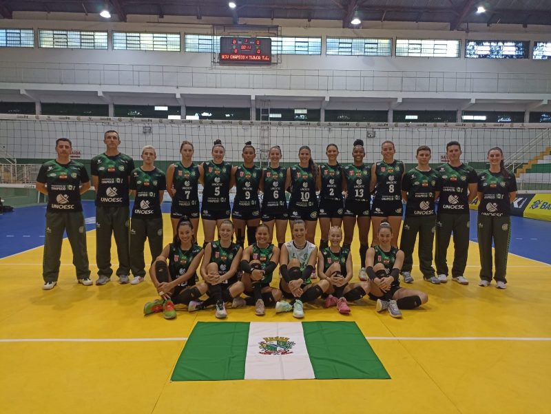 A virada espetacular do time de voleibol de 3 sets a 2, garantiu os dois primeiros pontos na competição
