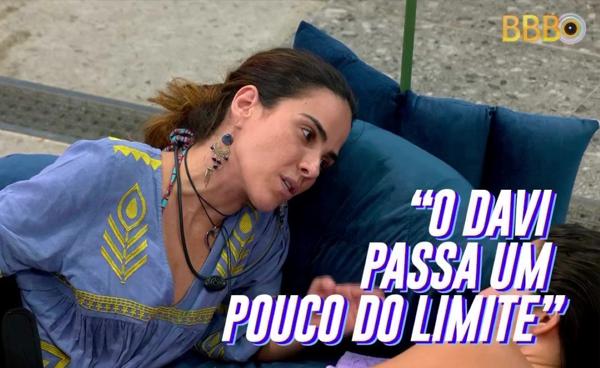 Na imagem aparece a cantora, Wanessa Camargo falando mal do participante do BBB 24, Davi
