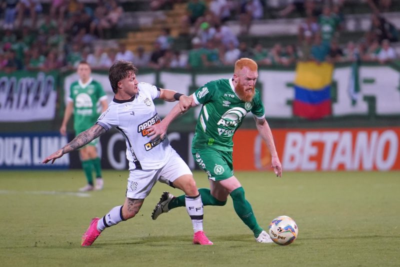 Chapecoense vai mal no estadual