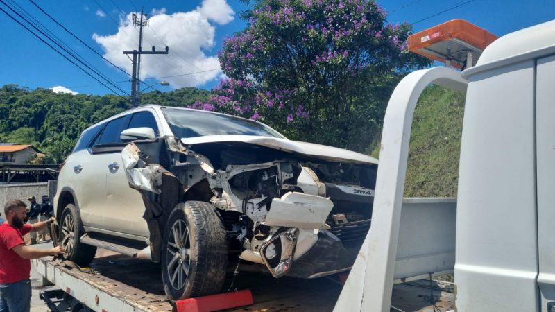 Persegui&ccedil;&atilde;o policial na BR-470 em Blumenau termina em acidente – Foto: Marco Aur&eacute;lio/NDTV