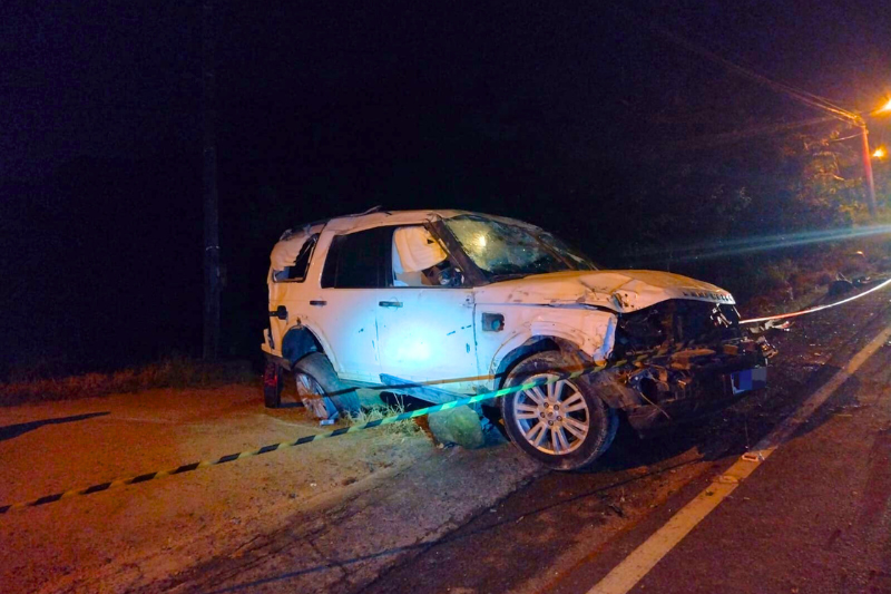 Motorista morre após ser arremessado para fora do carro durante capotamento na SC-390