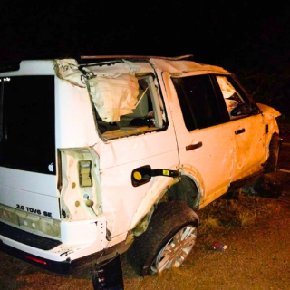 o homem foi encontrado pelos socorristas morto, após ser arremessado para fora do veículo.