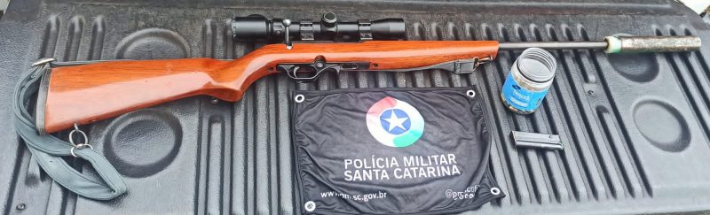 Carabina encontrada no banco traseiro 