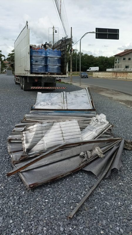 Colisão foi registrada na tarde desta quinta-feira (29), no túnel que liga os bairros Fundo Canoas e Progresso 