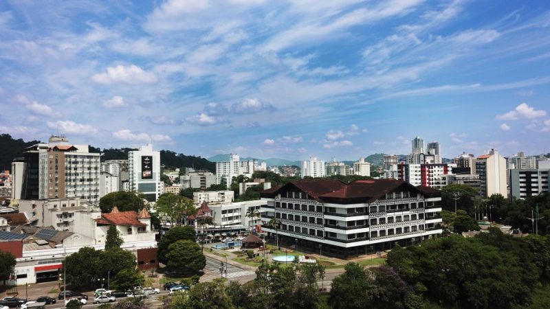 Confira os horários de comércios, shoppings e plantões dos serviços públicos durante o feriado de Carnaval 