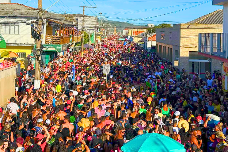 150 mil foli&otilde;es passaram pelo tradicional circuito do Bloco da Pracinha em Laguna. – Foto: Prefeitura de Laguna/Divulga&ccedil;&atilde;o/ND