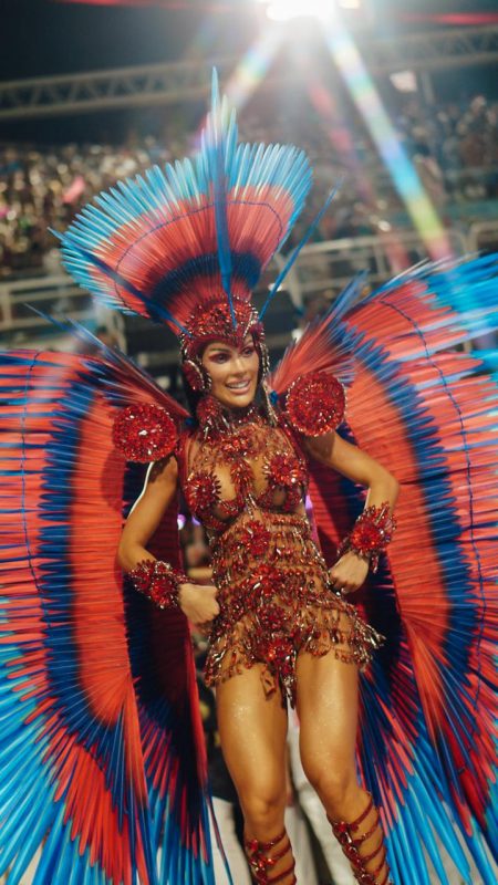 Blumenauense Tati Barbieri foi musa do Carnaval do Rio de Janeiro 
