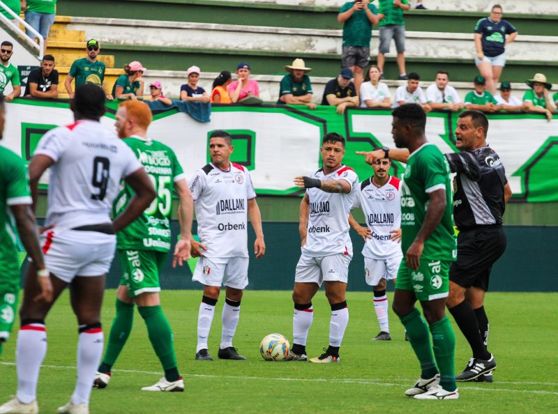 JEC busca empate no fim contra a Chapecoense JEC busca empate no fim contra a Chapecoense