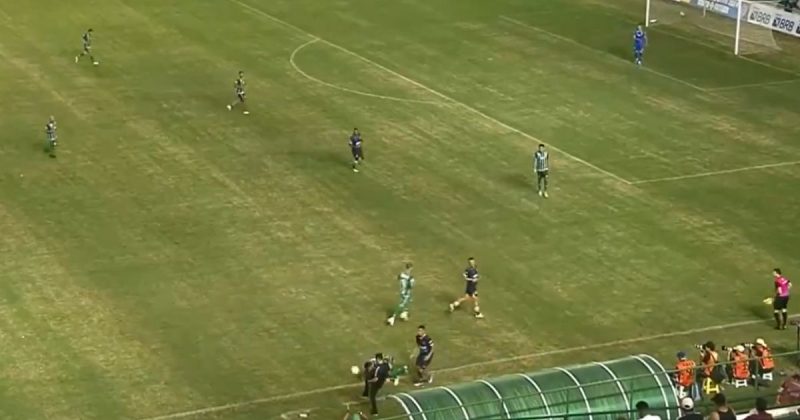 Técnico do Gama dá chapéu em rival em jogo do Estadual