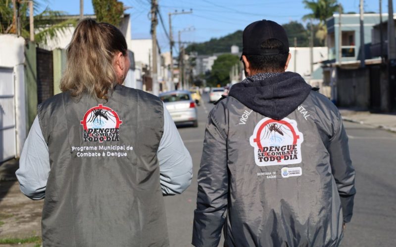 Agentes de Combate a Endemias atuando contra a dengue