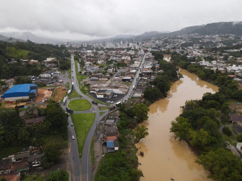 Cratera na BR-470 em Rio do Sul: veja todas as rotas alternativas – Foto: Reprodu&ccedil;&atilde;o/Grupo de Comunica&ccedil;&atilde;o Difusora