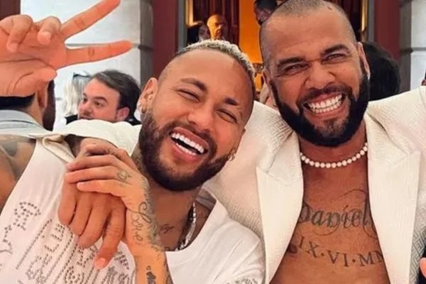 Neymar e Daniel Alves são amigos de longa data - Foto: Reprodução/Instagram