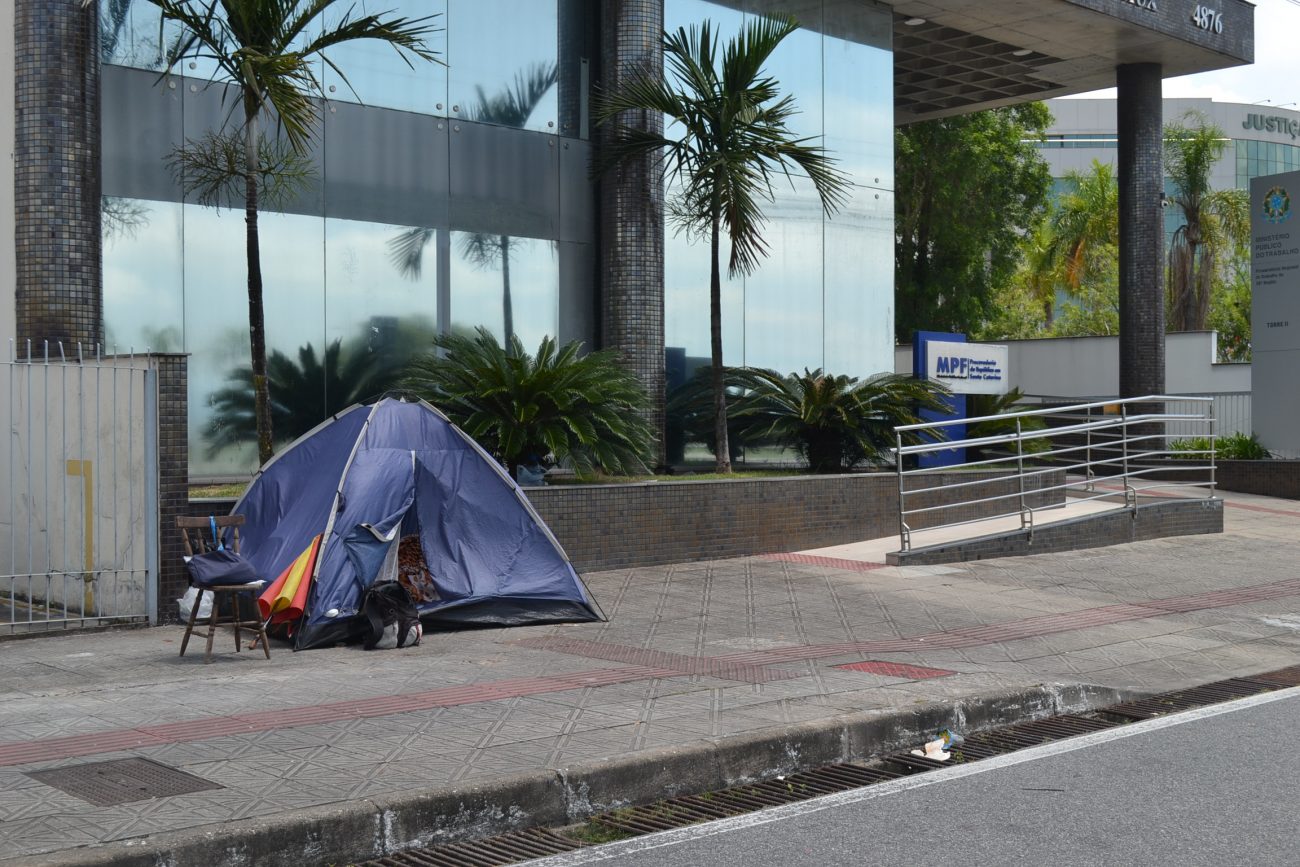 Barraca está na frente do Ministério Público Federal - Diogo de Souza/ND