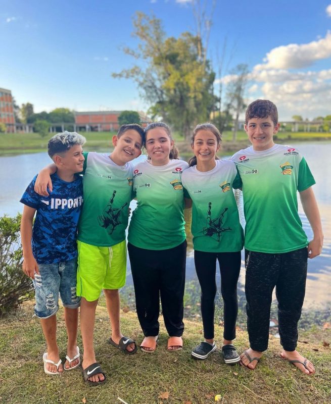 Os atletas s&atilde;o alunos do Programa Atleta do Futuro, oferecido pela Funda&ccedil;&atilde;o do Esporte com apoio da Prefeitura Municipal de Chapec&oacute;. Foto: Acha Jud&ocirc;/Divulga&ccedil;&atilde;o/ND