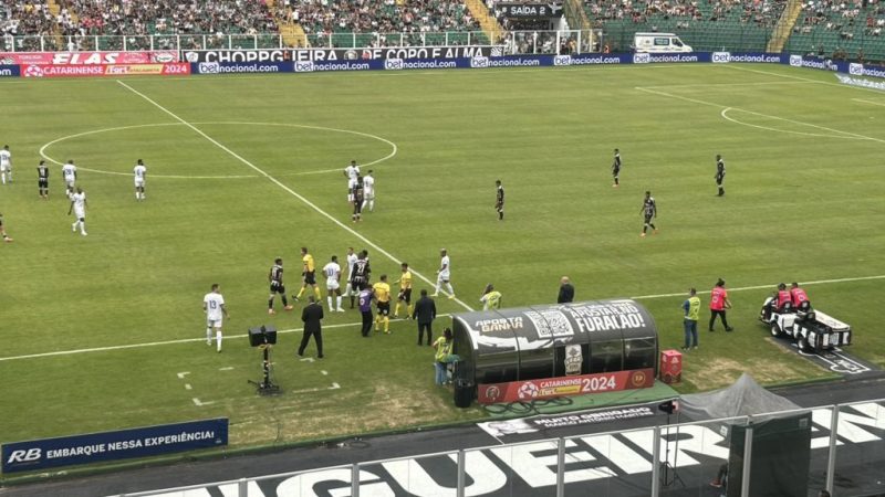 Titto, do Figueirense, foi expulso logo no início da segunda etapa