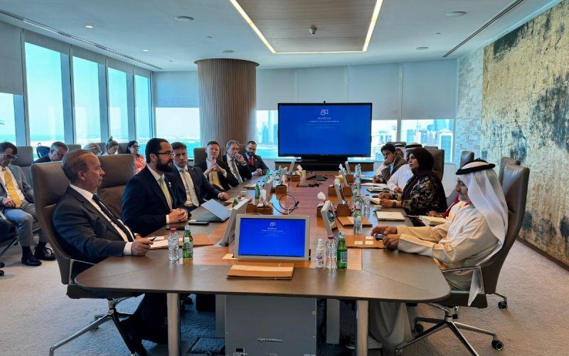 Reunião da comitiva catarinense com investidores em missão internacional nos Emirados Árabes
