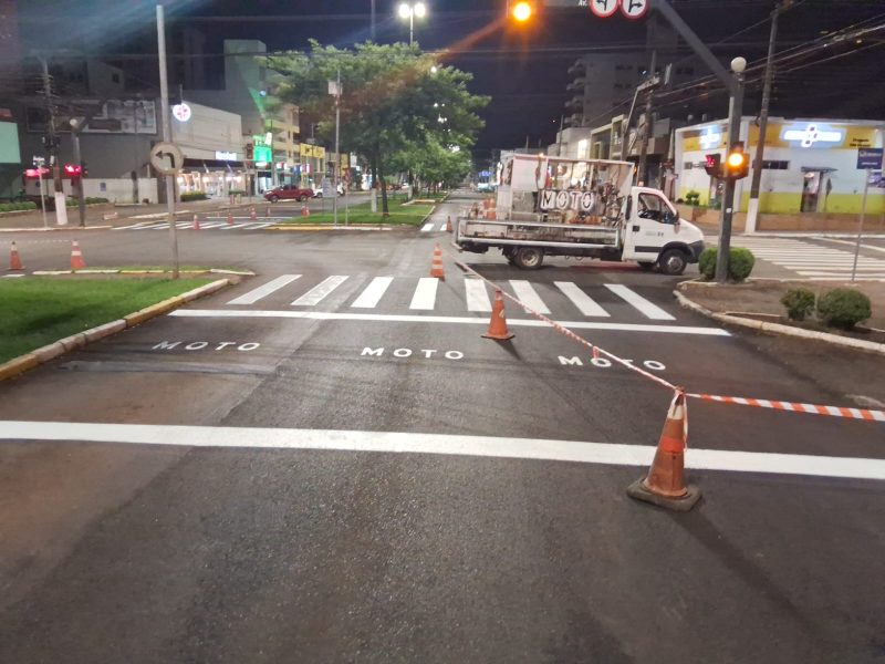 Nova sinalização prioriza motos na avenida Getúlio Vargas com a São Pedro &#8211; Foto: Prefeitura de Chapecó